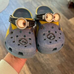 CROCS Kids Blue and Yellow Minion Slippers